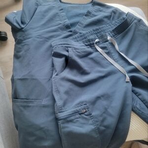 Figs Scrubs - Dark Harbor XS 3 pocket scrub top and S/P yola skinny bottoms